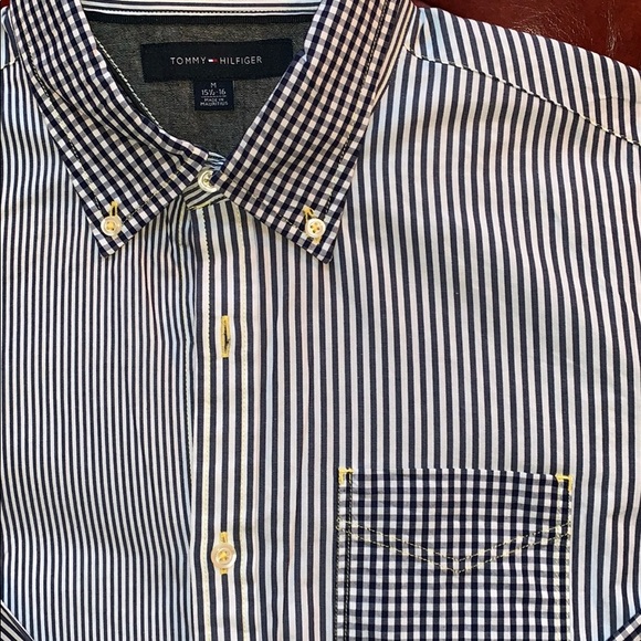 🔥TOMMY HILFIGER BUTTON DOWN DRESS SHIRT🔥 - Picture 3 of 4